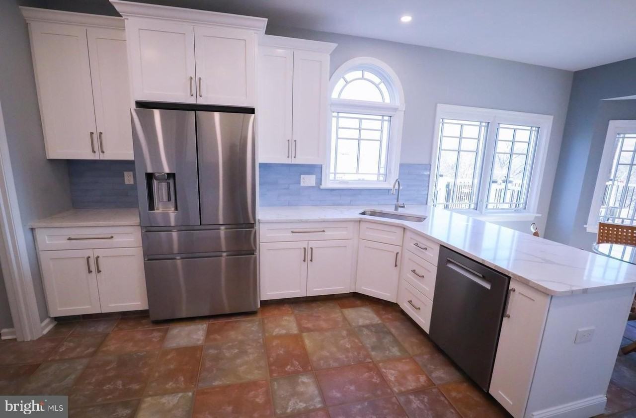 102 Waterview Dr - Photo 2 of 8