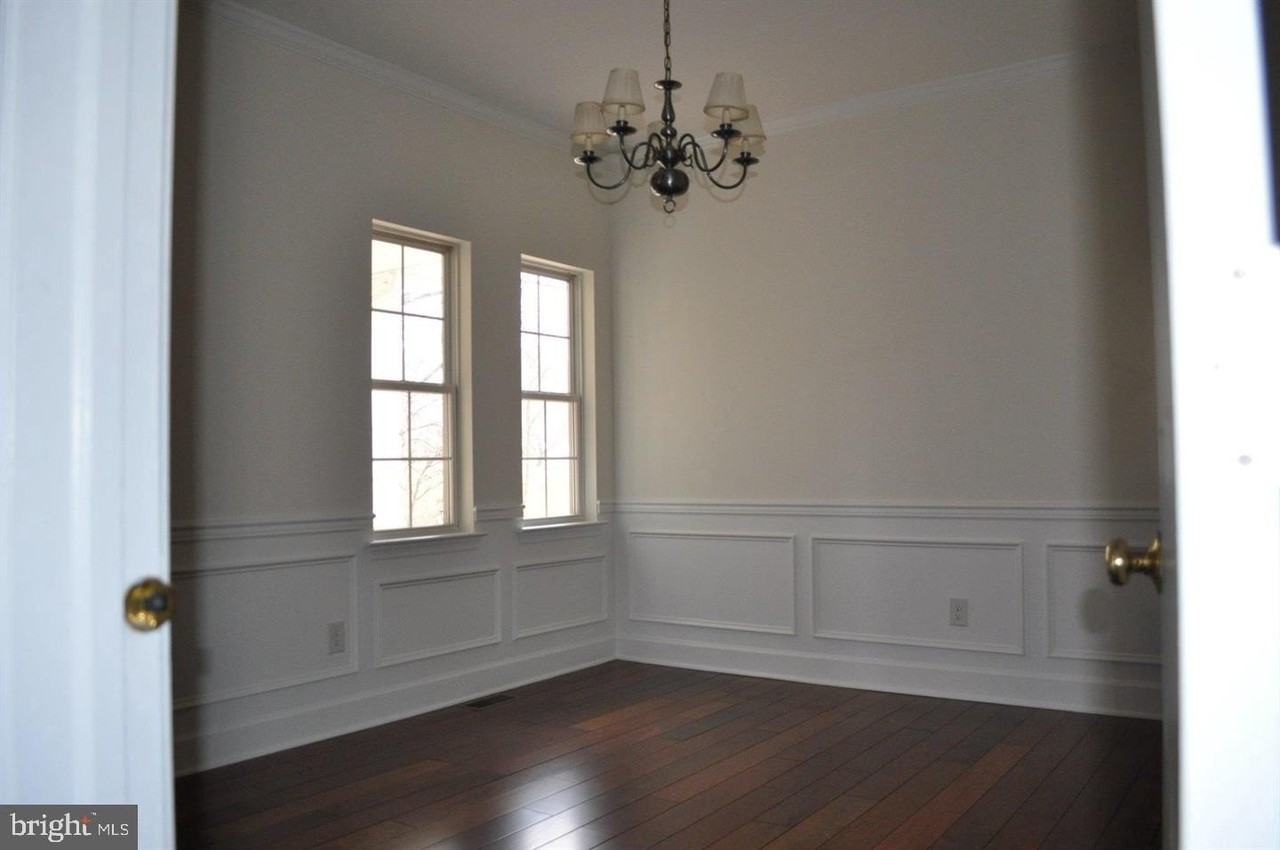 102 Waterview Dr - Photo 3 of 8