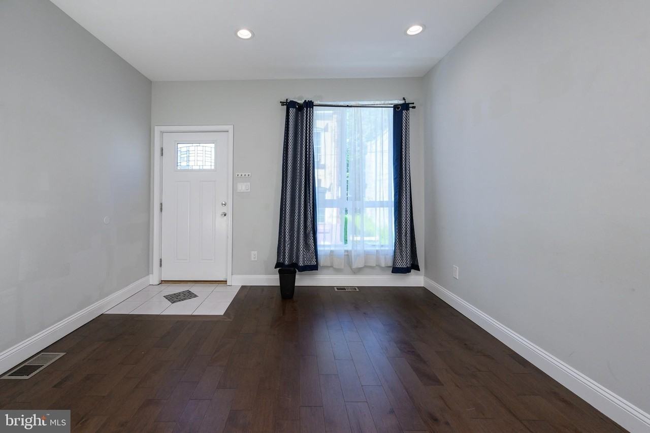 1439 N Newkirk St - Photo 5 of 35