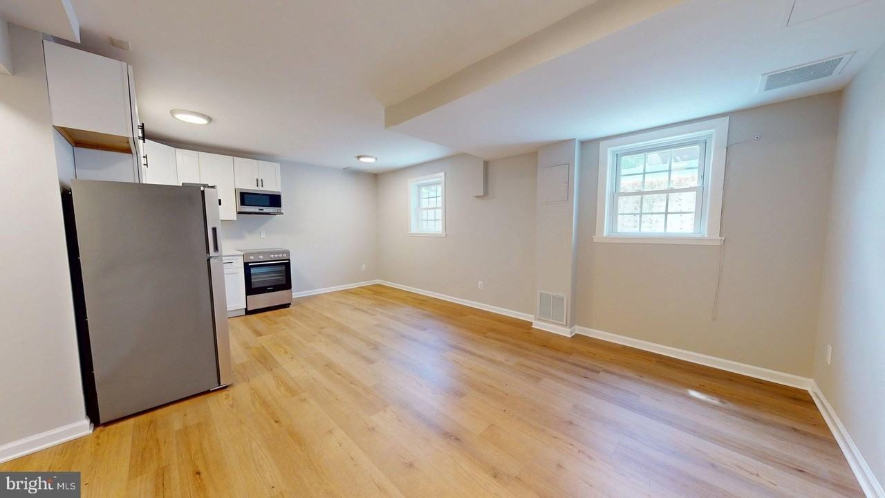 706 N Cleveland St - Photo 2 of 8