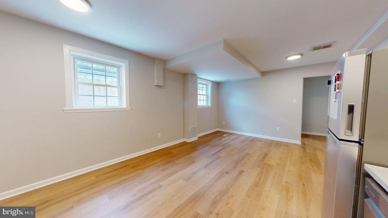 706 N Cleveland St - Photo 4 of 8