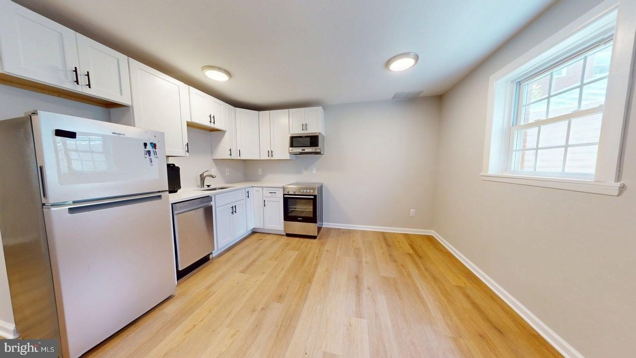 706 N Cleveland St - Photo 5 of 8