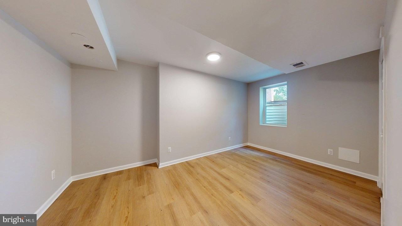 706 N Cleveland St - Photo 6 of 8