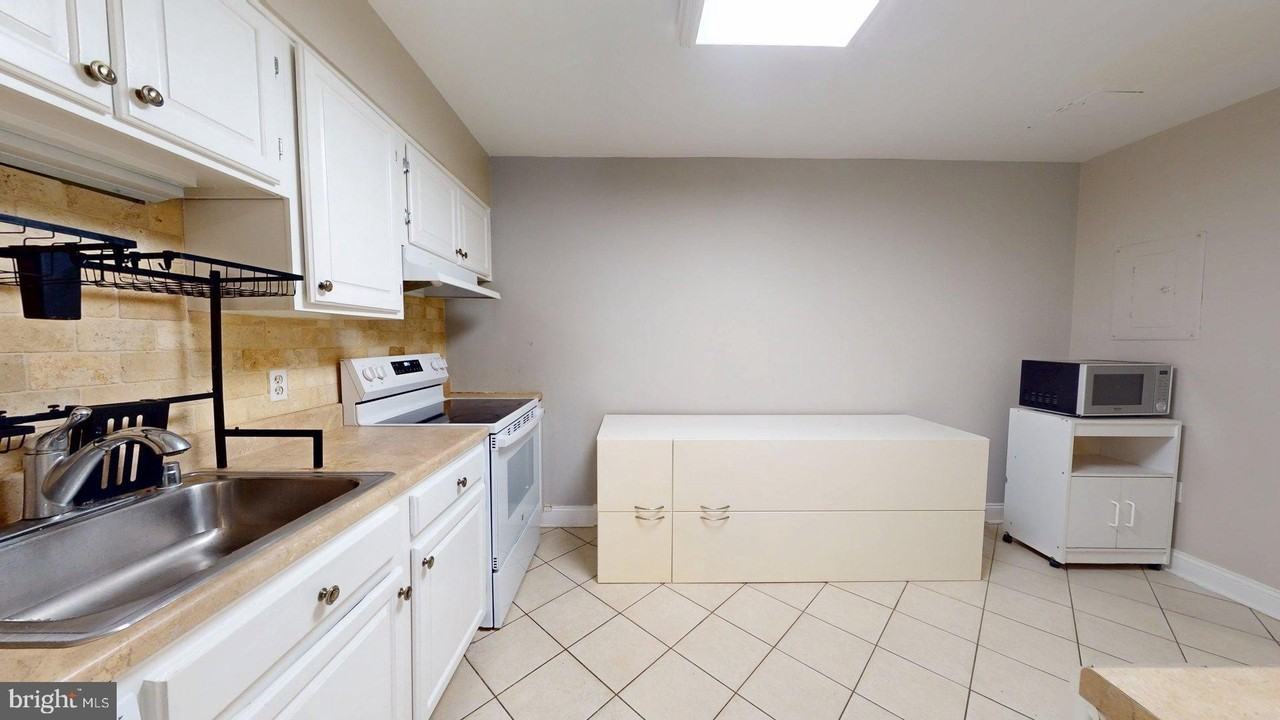951 S Rolfe St #1 - Photo 7 of 18