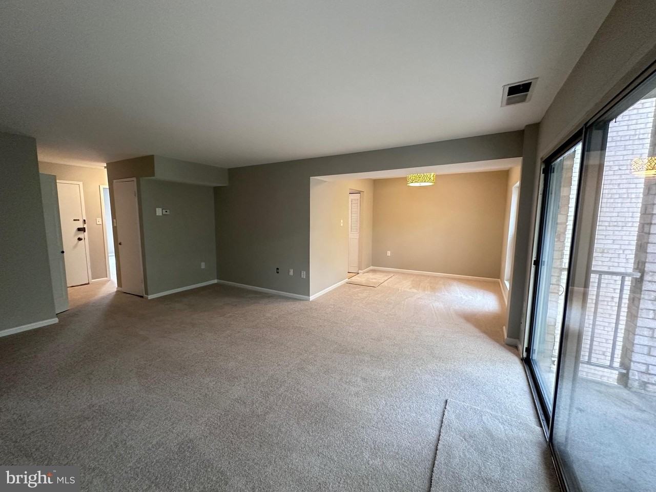 19 Canterbury Sq #201 - Photo 6 of 12