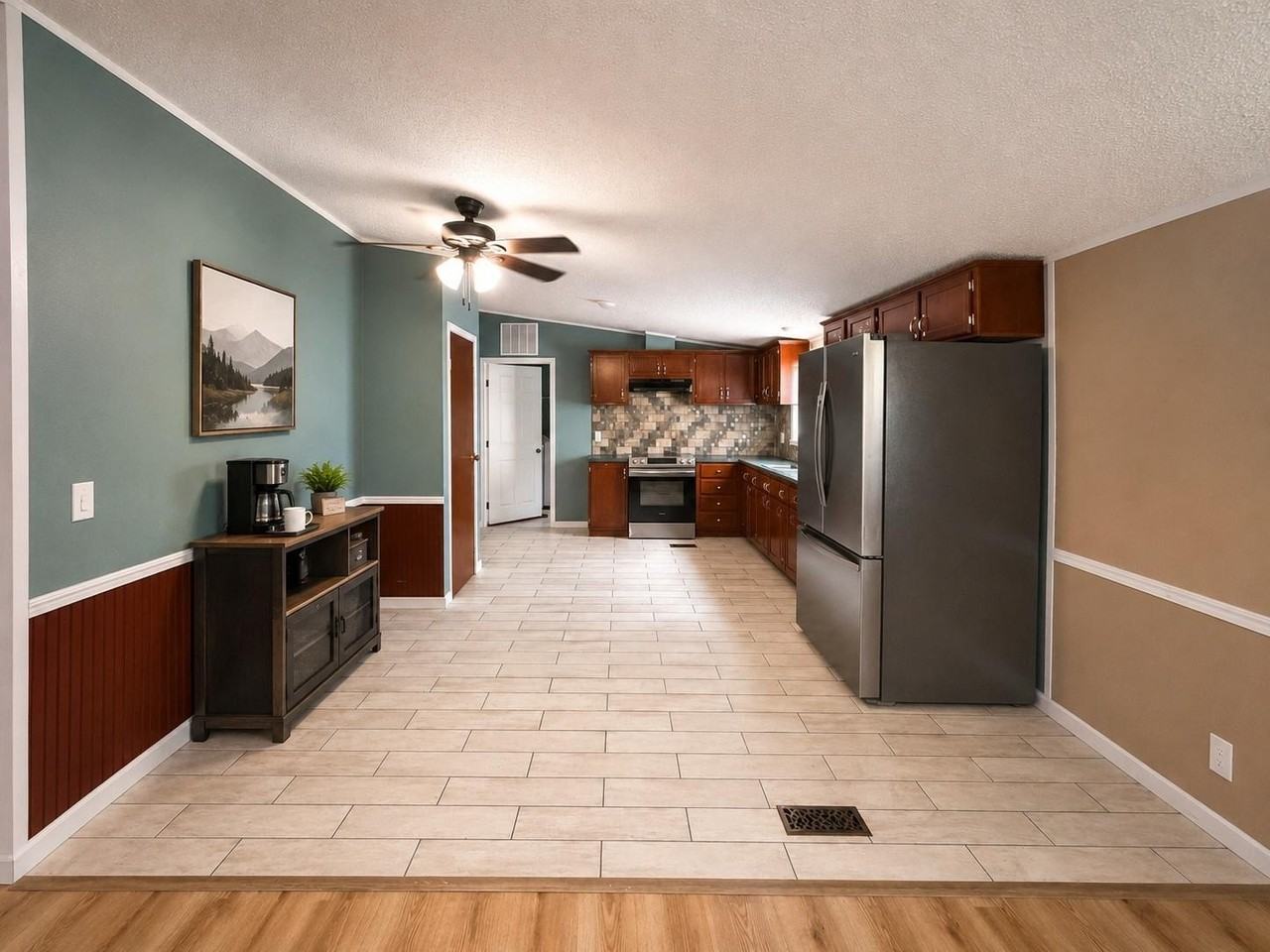 7118 Tanglewood Dr - Photo 3 of 12