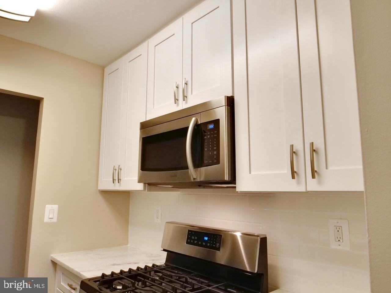 3874 Lyndhurst Dr #302 - Photo 2 of 20
