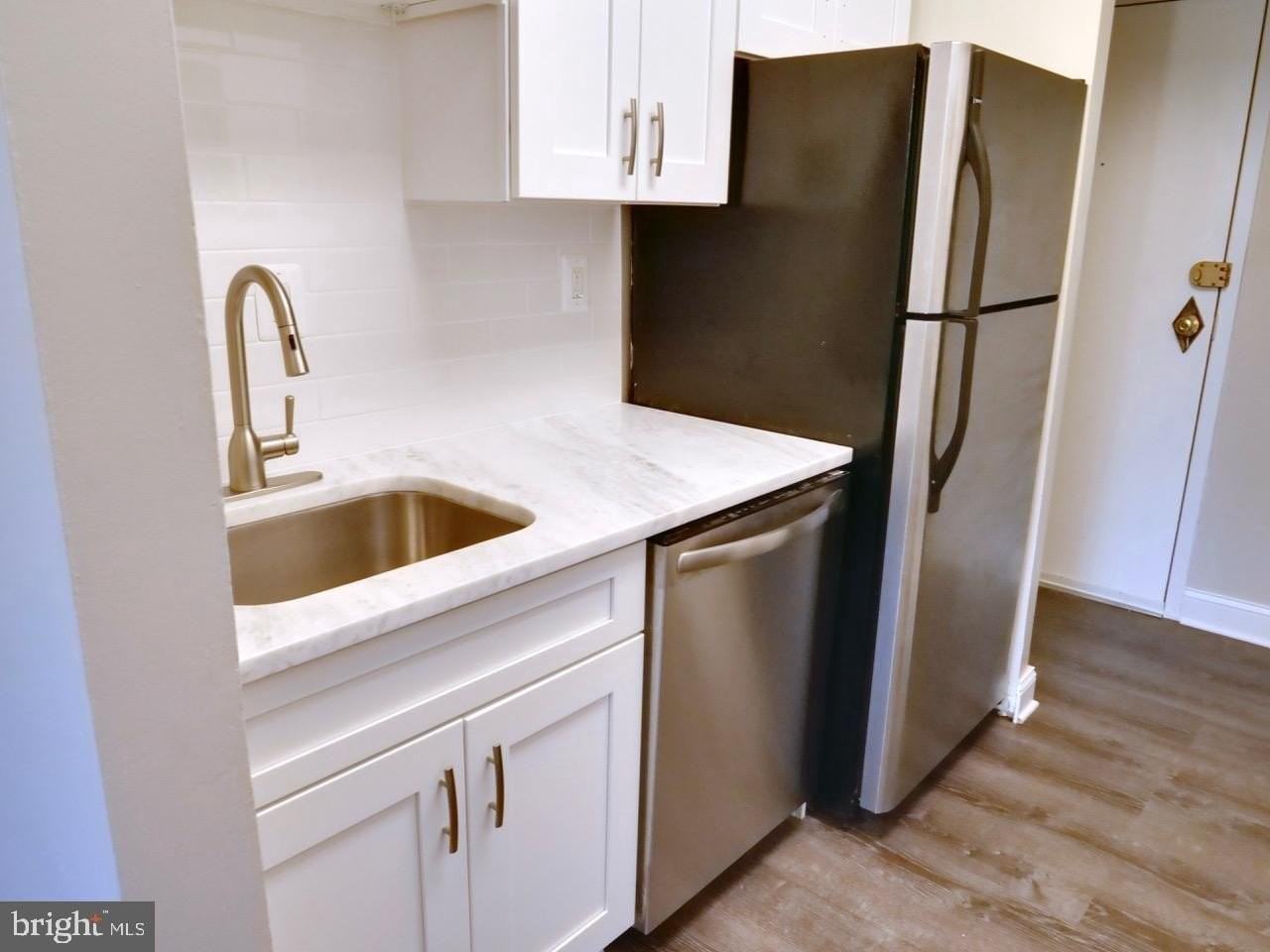 3874 Lyndhurst Dr #302 - Photo 4 of 20