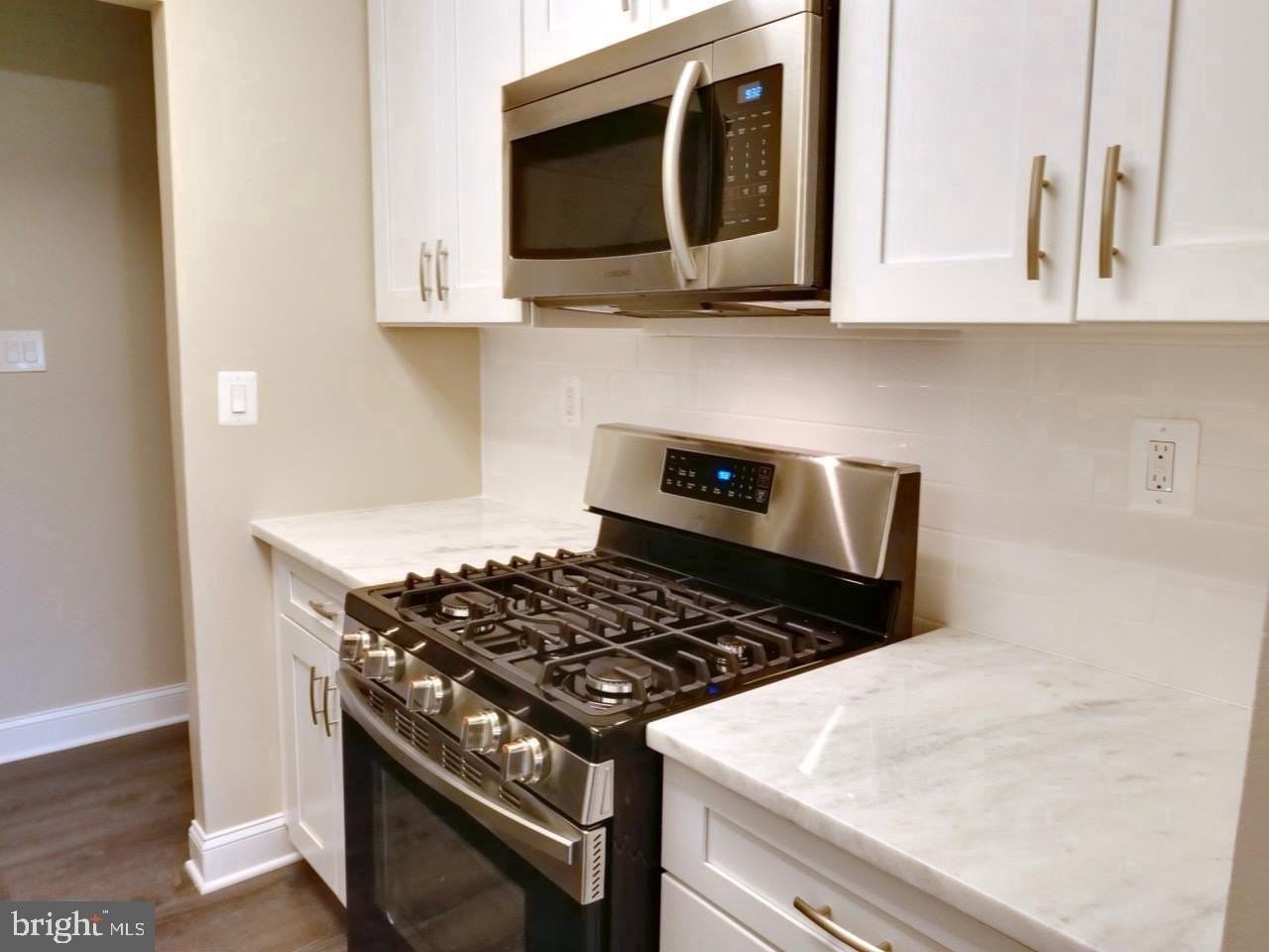 3874 Lyndhurst Dr #302 - Photo 5 of 20