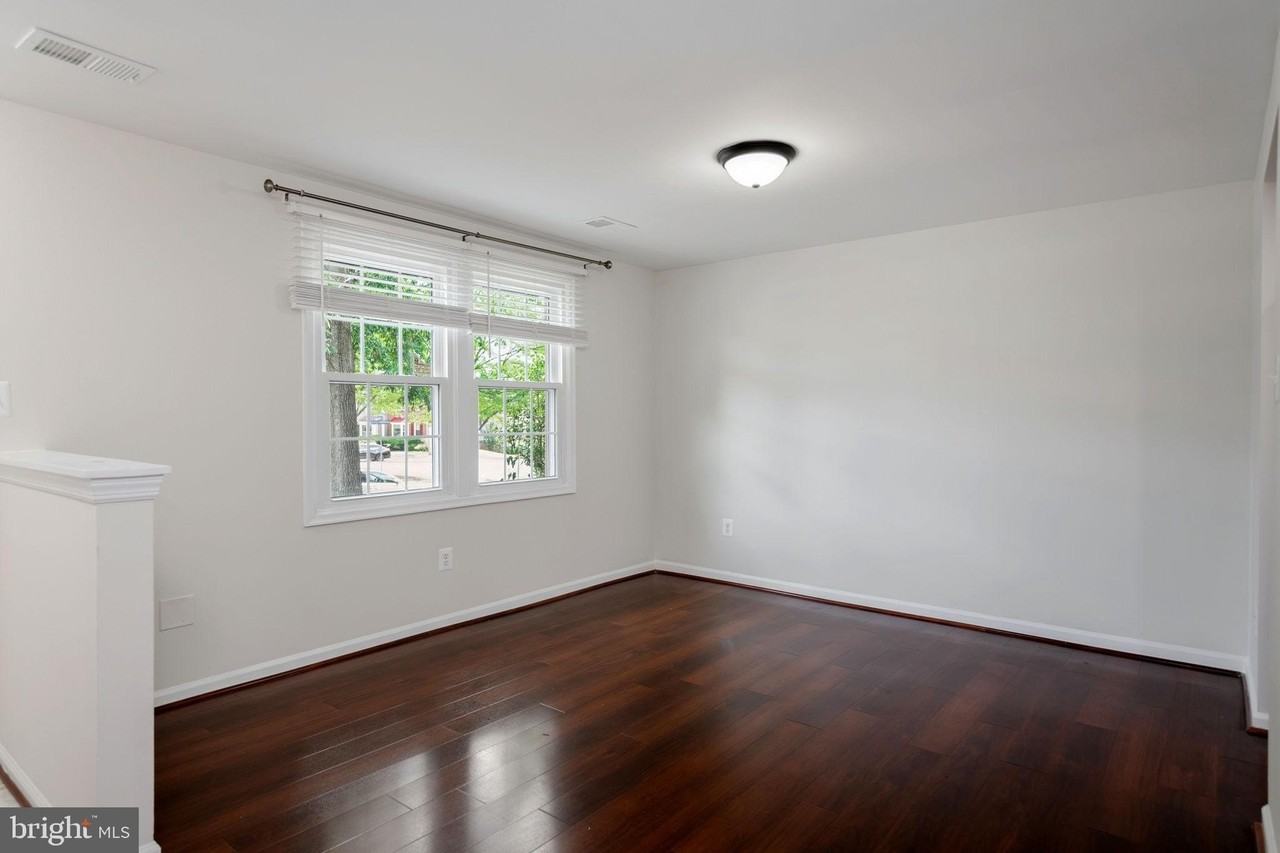 6324 Lightburn Ct - Photo 4 of 27