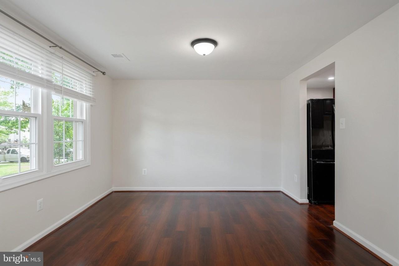 6324 Lightburn Ct - Photo 5 of 27