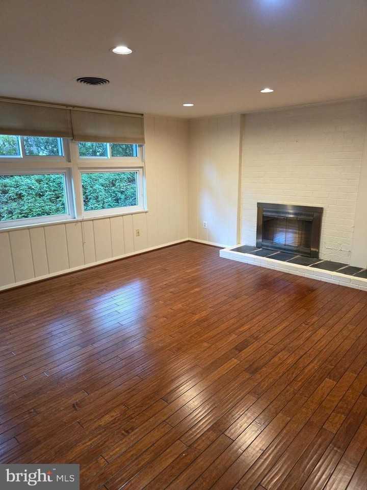 3404 Executive Ave - Photo 2 of 15