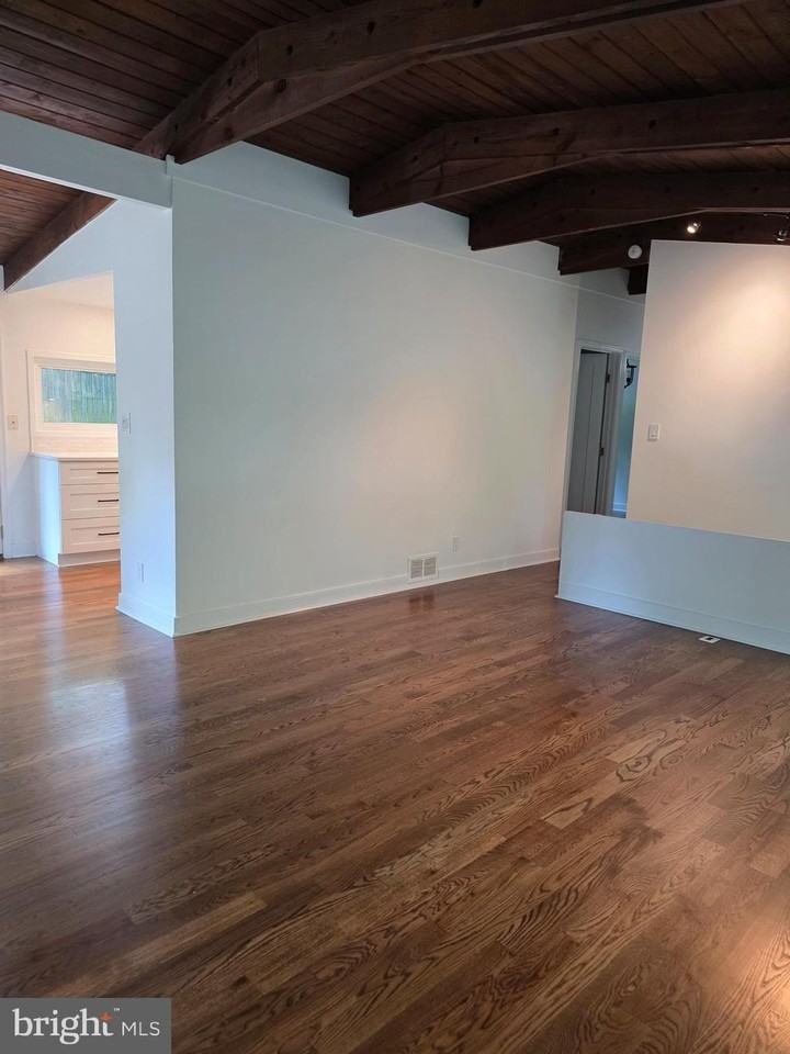 3404 Executive Ave - Photo 5 of 15