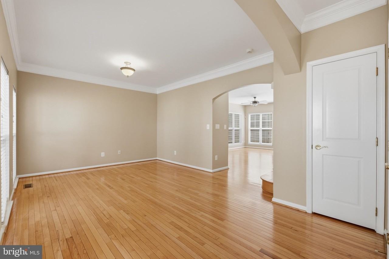 9135 Stonegarden Dr - Photo 4 of 34