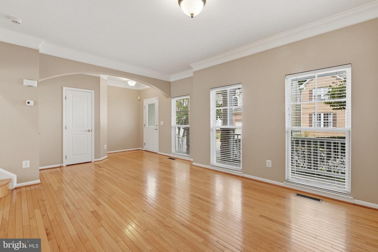 9135 Stonegarden Dr - Photo 5 of 34