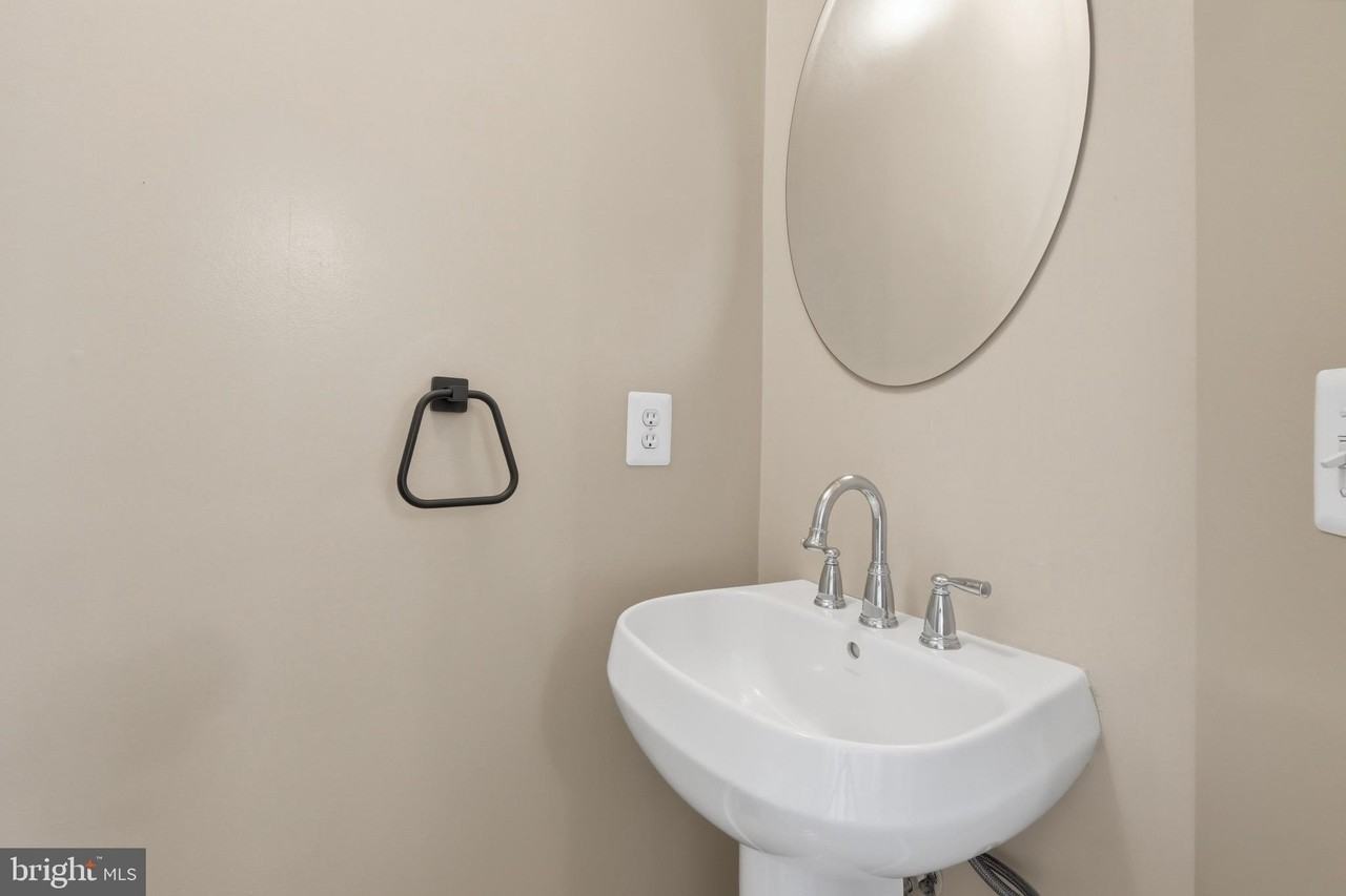 9135 Stonegarden Dr - Photo 7 of 34