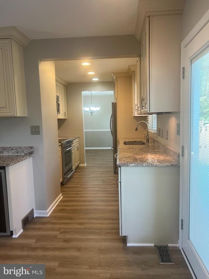 6531 Palisades Dr - Photo 3 of 31