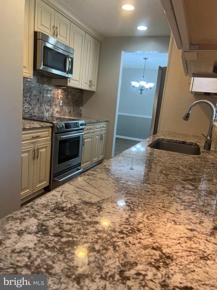 6531 Palisades Dr - Photo 4 of 31