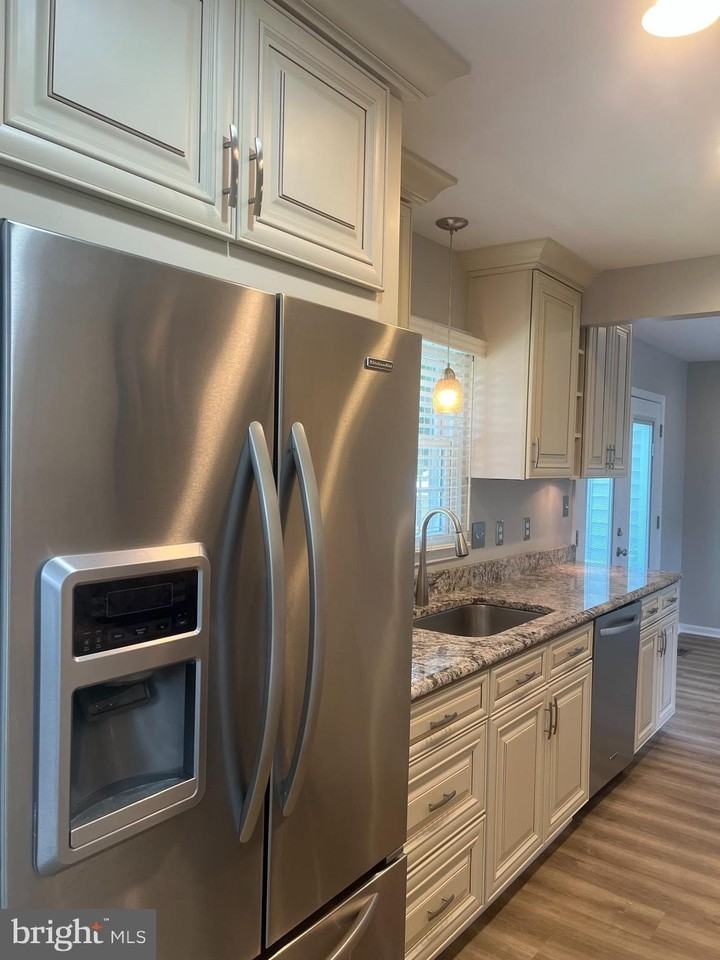 6531 Palisades Dr - Photo 5 of 31