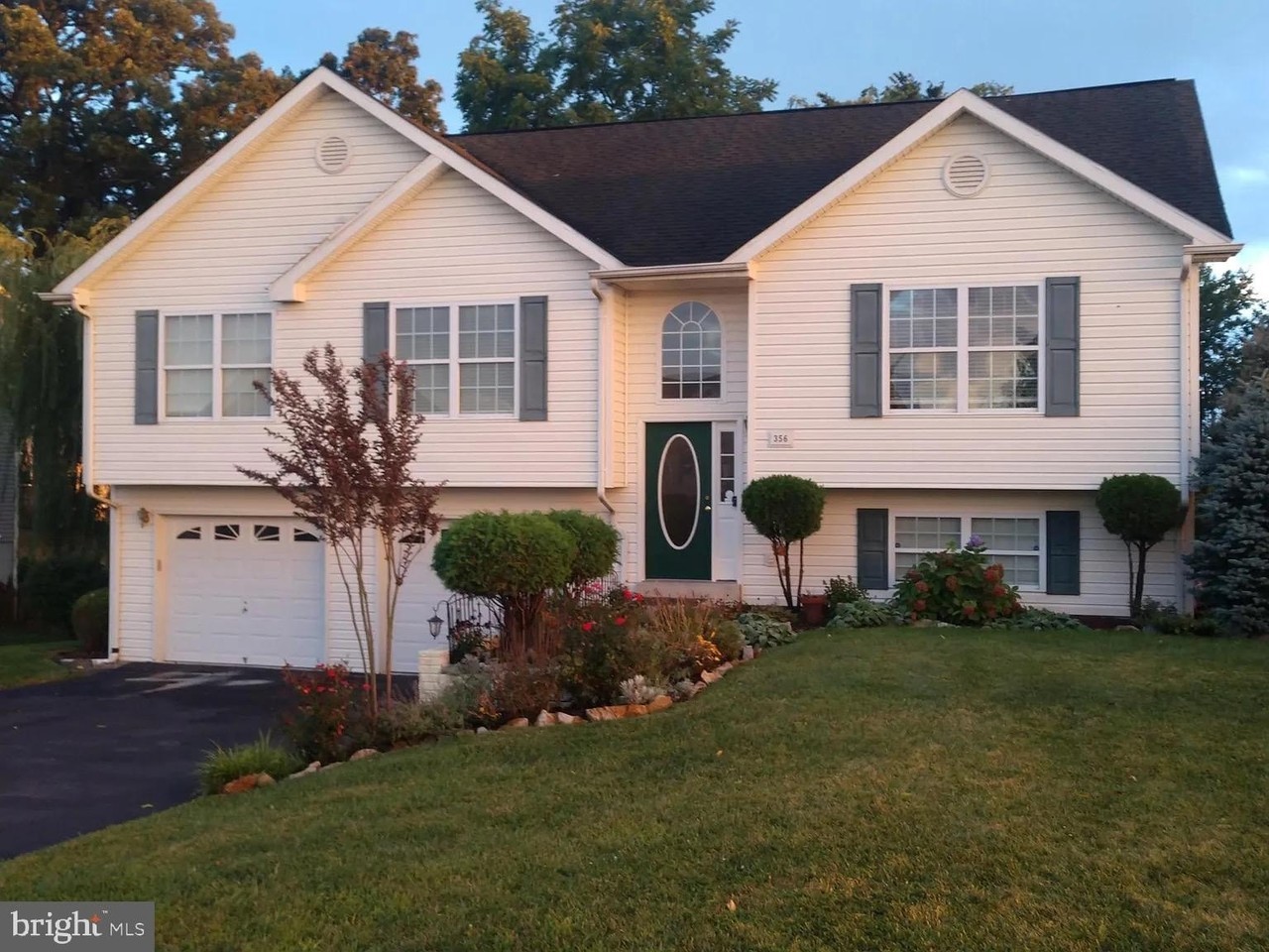 356 Oak Lee Dr - Photo 2 of 22