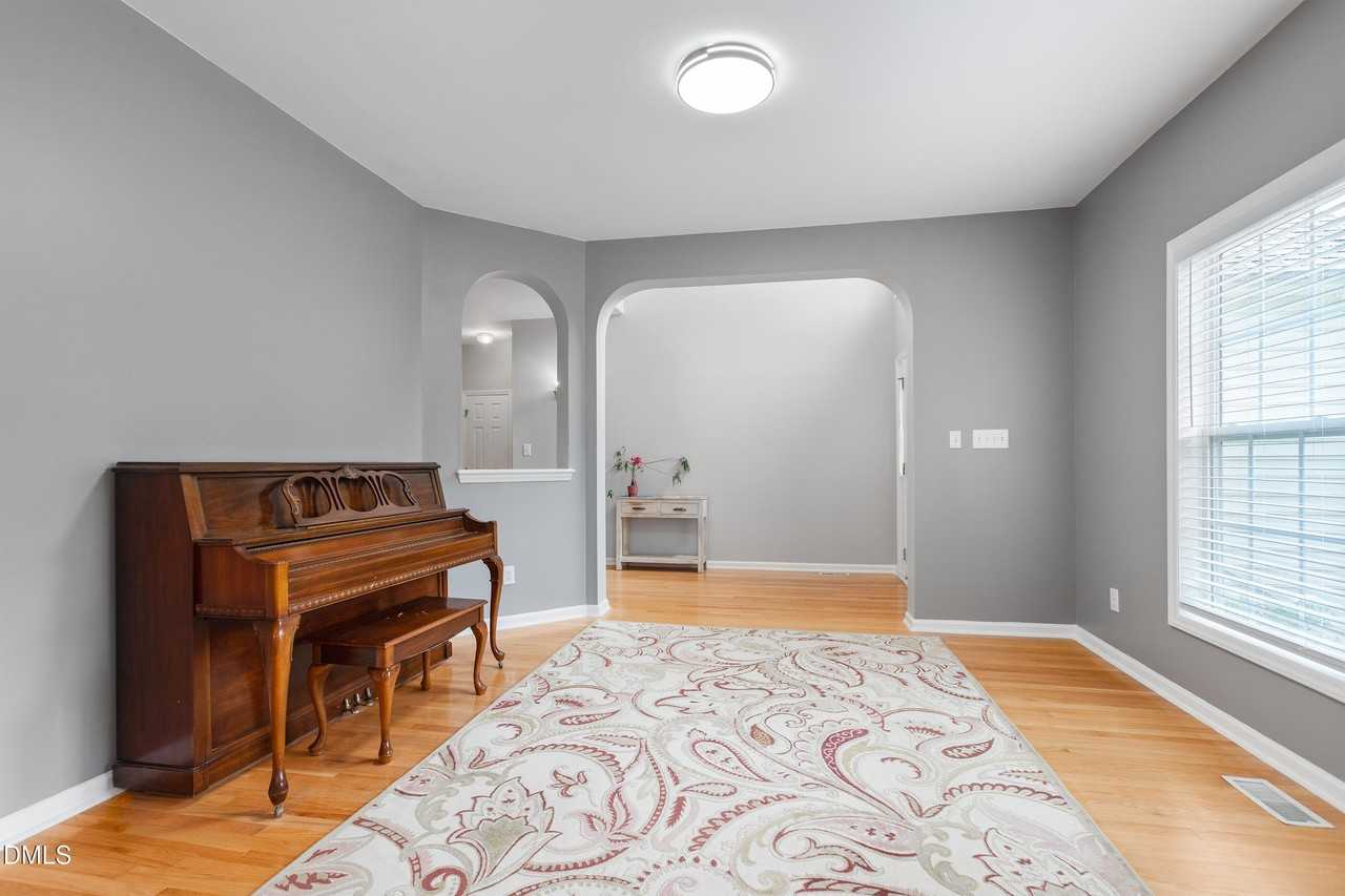 610 Park York Ln - Photo 3 of 21