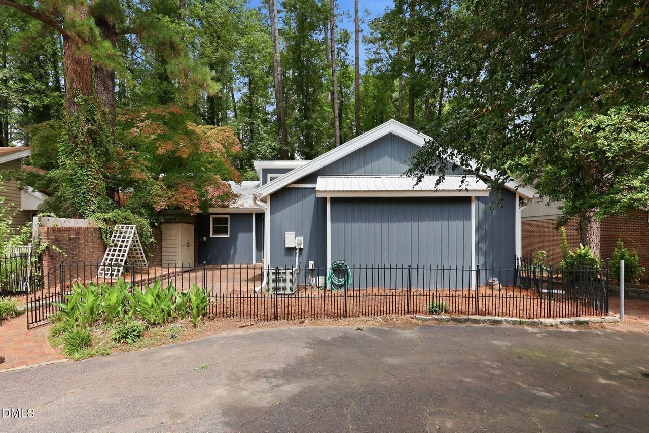 449 Windy Bch - Photo 2 of 38