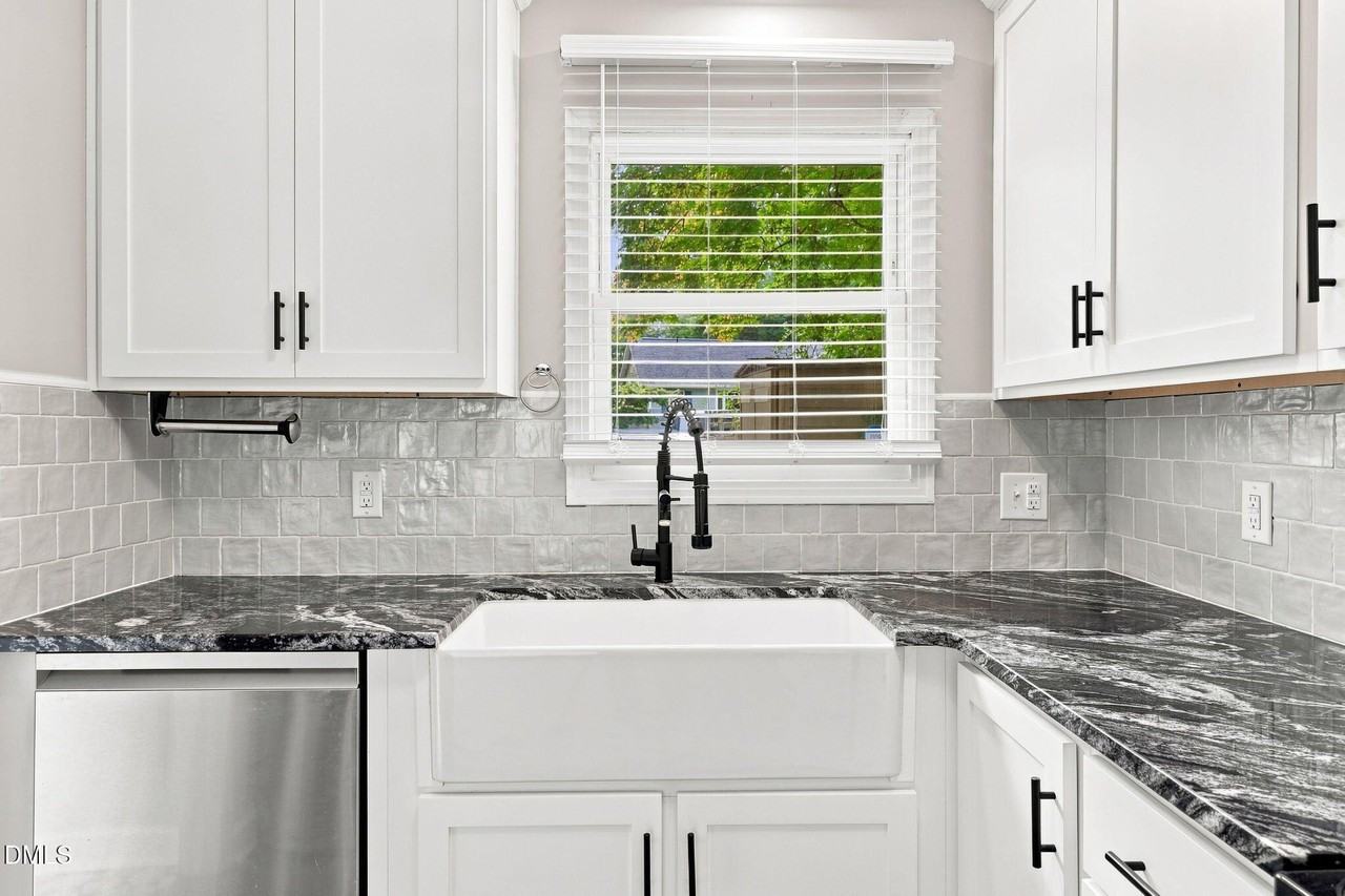 449 Windy Bch - Photo 6 of 38