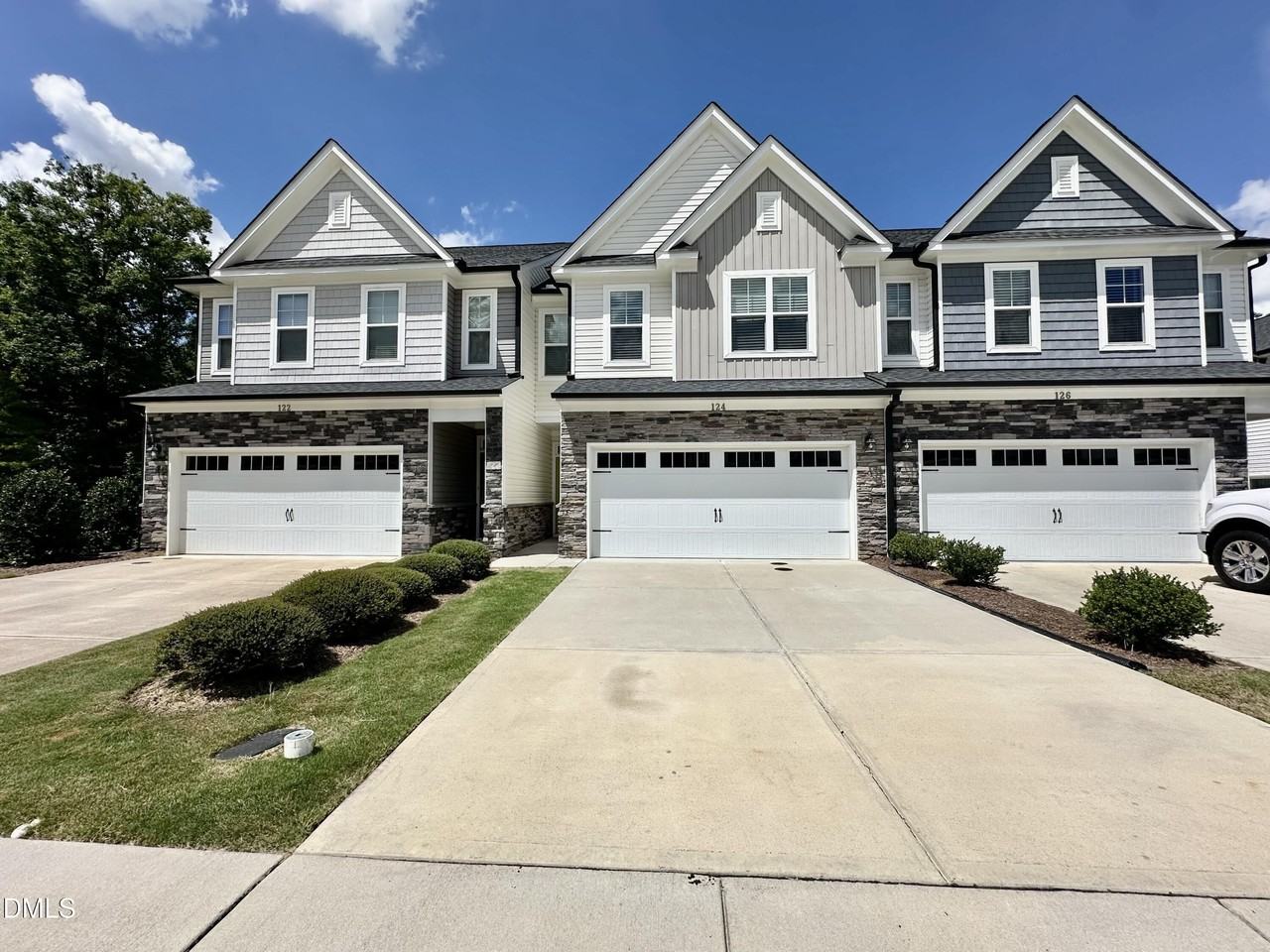 124 Orvis Dr - Photo 2 of 27