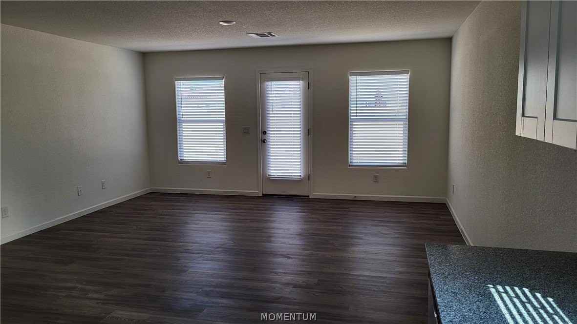 1141 Aspen Dr - Photo 5 of 20