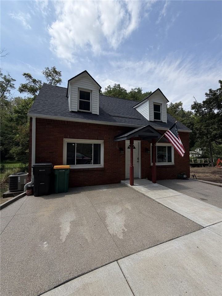 1113 Rochester Rd - Photo 4 of 37