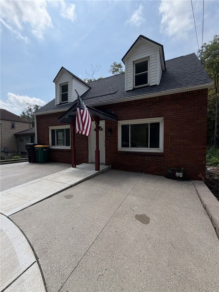 1113 Rochester Rd - Photo 5 of 37