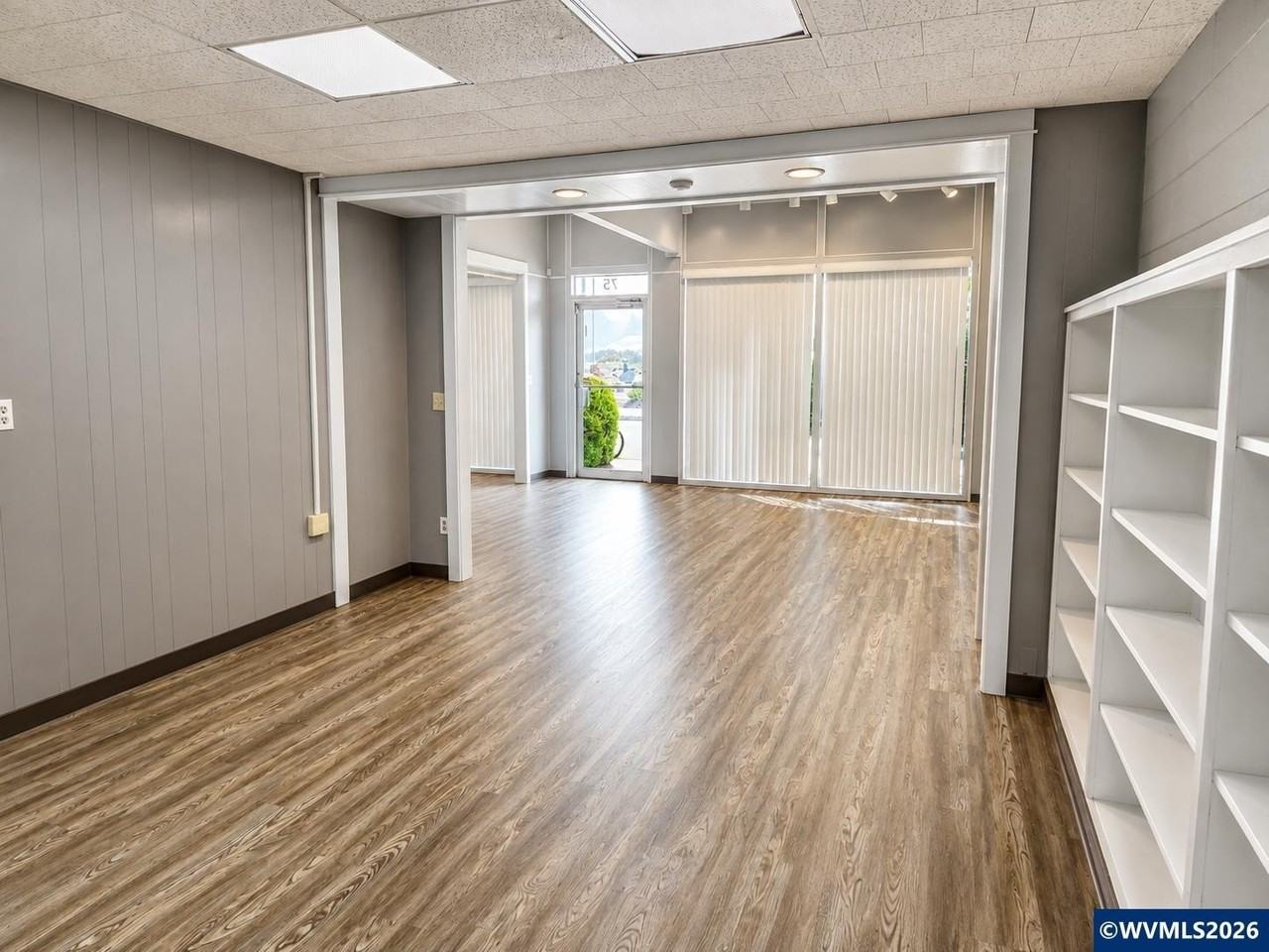 75 E Oak St - Photo 3 of 8