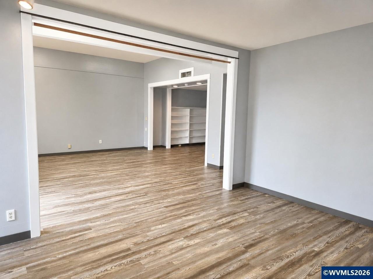 75 E Oak St - Photo 4 of 8