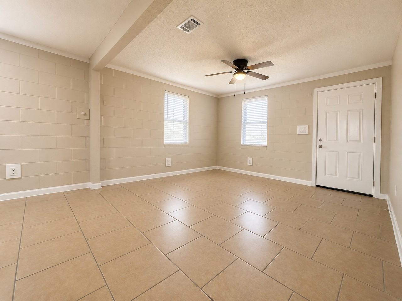 8724 Forshey St #2B - Photo 3 of 10