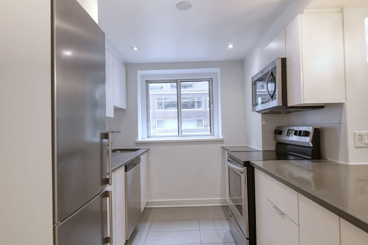 3435 Rue Drummond — photo 1