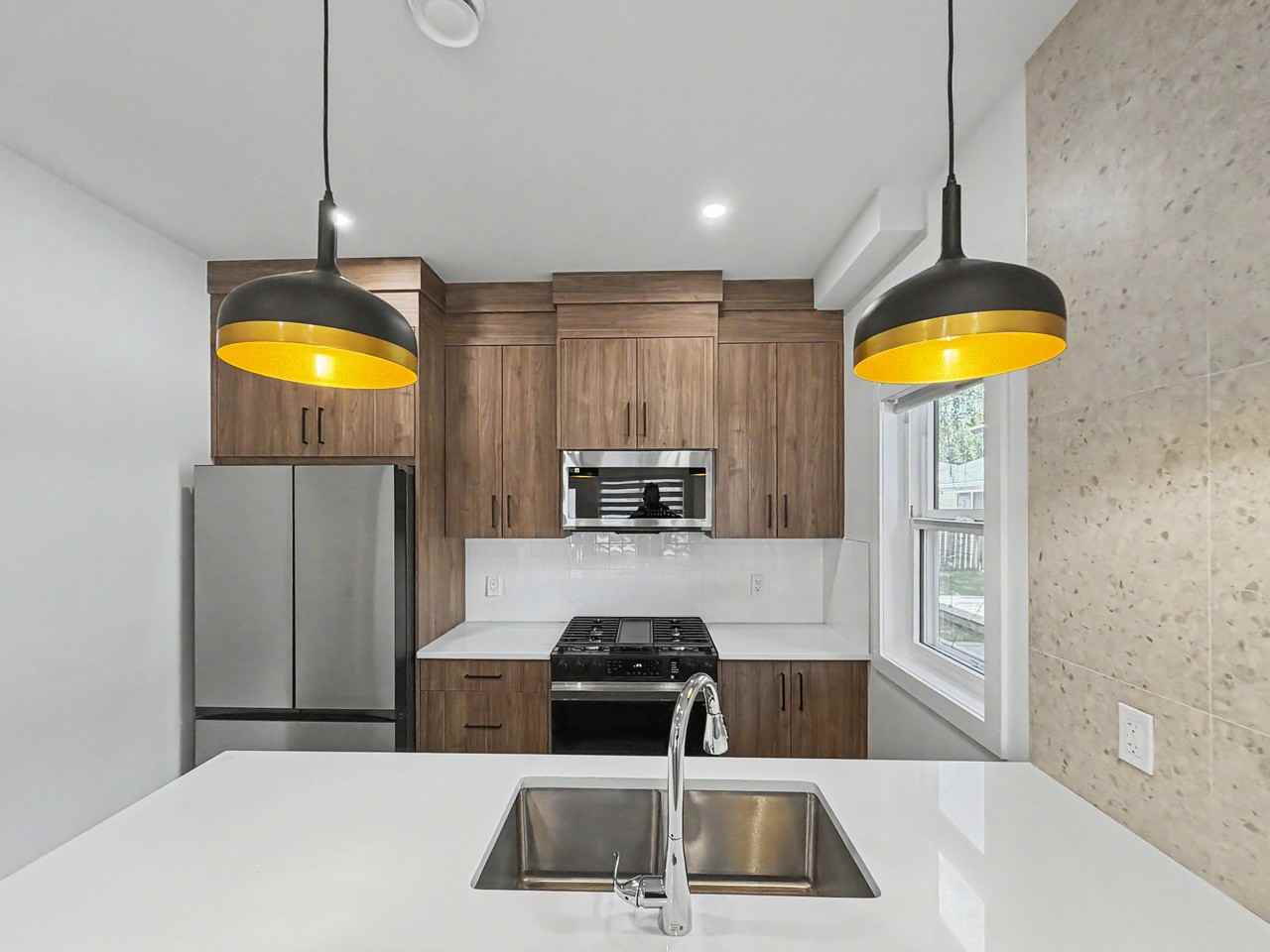 3119 45 St Sw - Photo 4 of 22