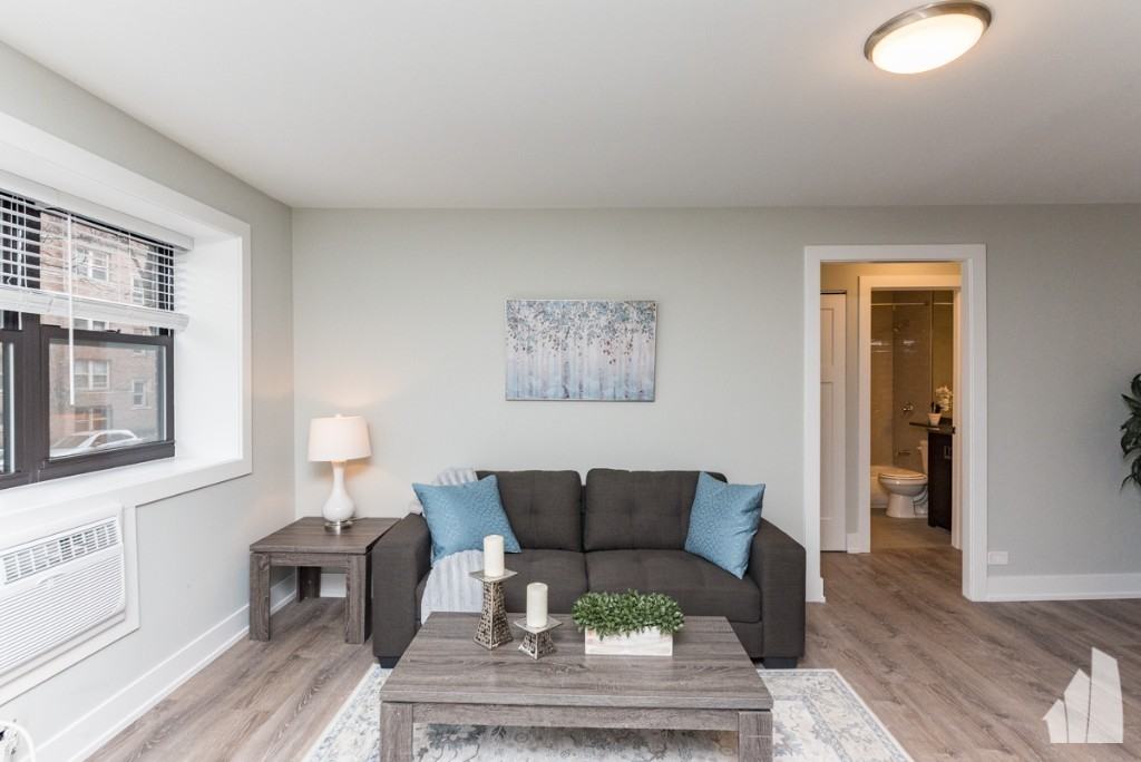 530 W Surf St #311 - Photo 6 of 10