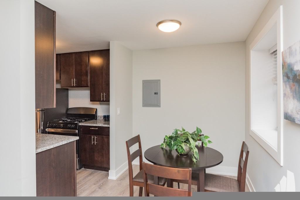 530 W Surf St #311 - Photo 7 of 10