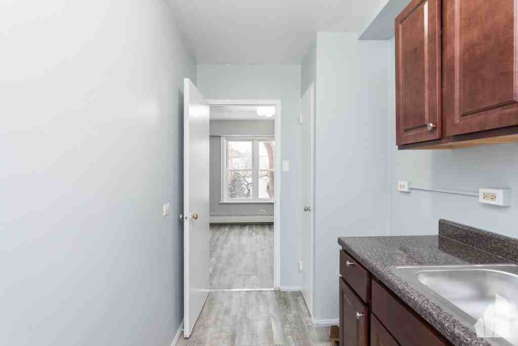 7333 N Ridge Blvd #409 - Photo 6 of 9