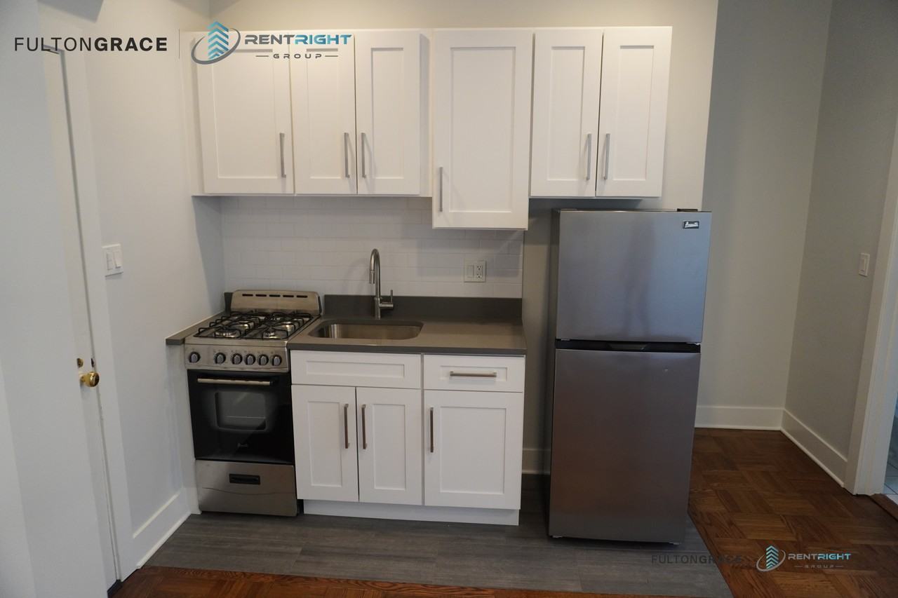 422 W Melrose St #422-602 - Photo 2 of 12