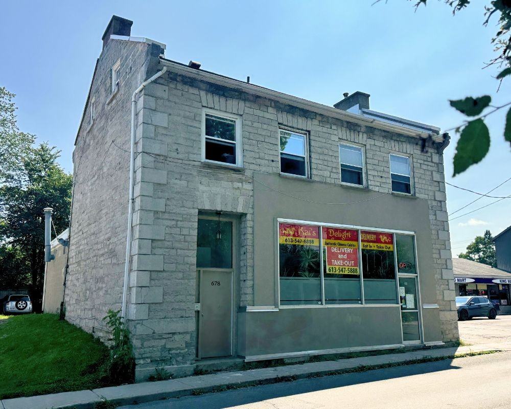 678 King Street W - Photo 2 of 4