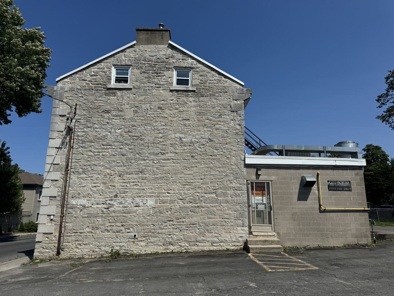 678 King Street W - Photo 3 of 4
