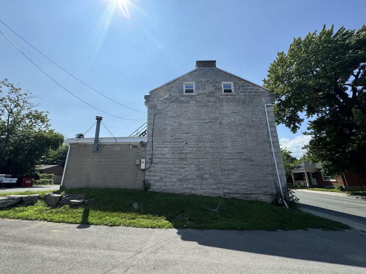 678 King Street W - Photo 4 of 4