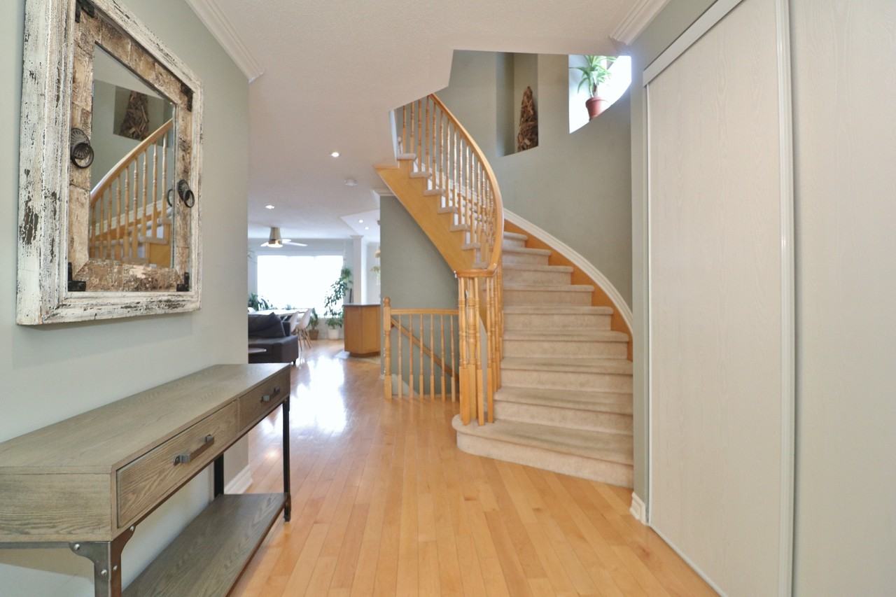 2216 Brockstone Cr - Photo 4 of 36