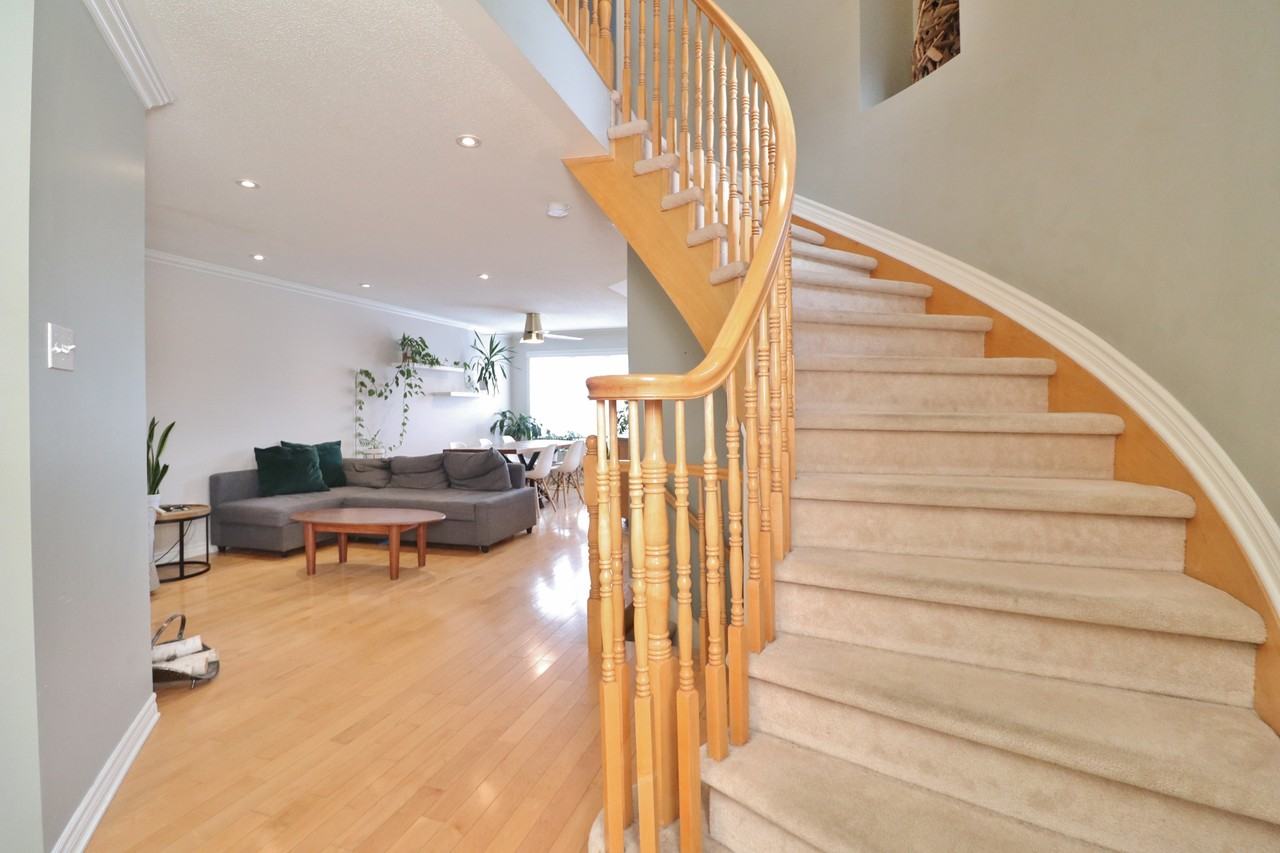 2216 Brockstone Cr - Photo 5 of 36