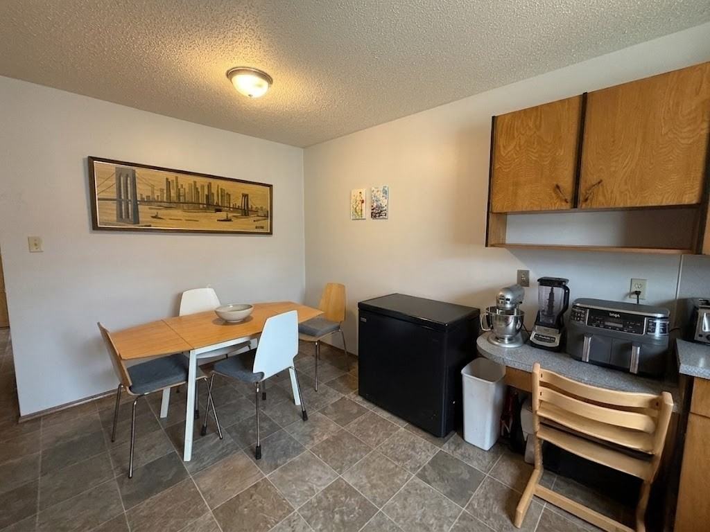 Large 3 Bed, 1.5 Bath Home in the Heart of Varsity - Photo 7 of 13