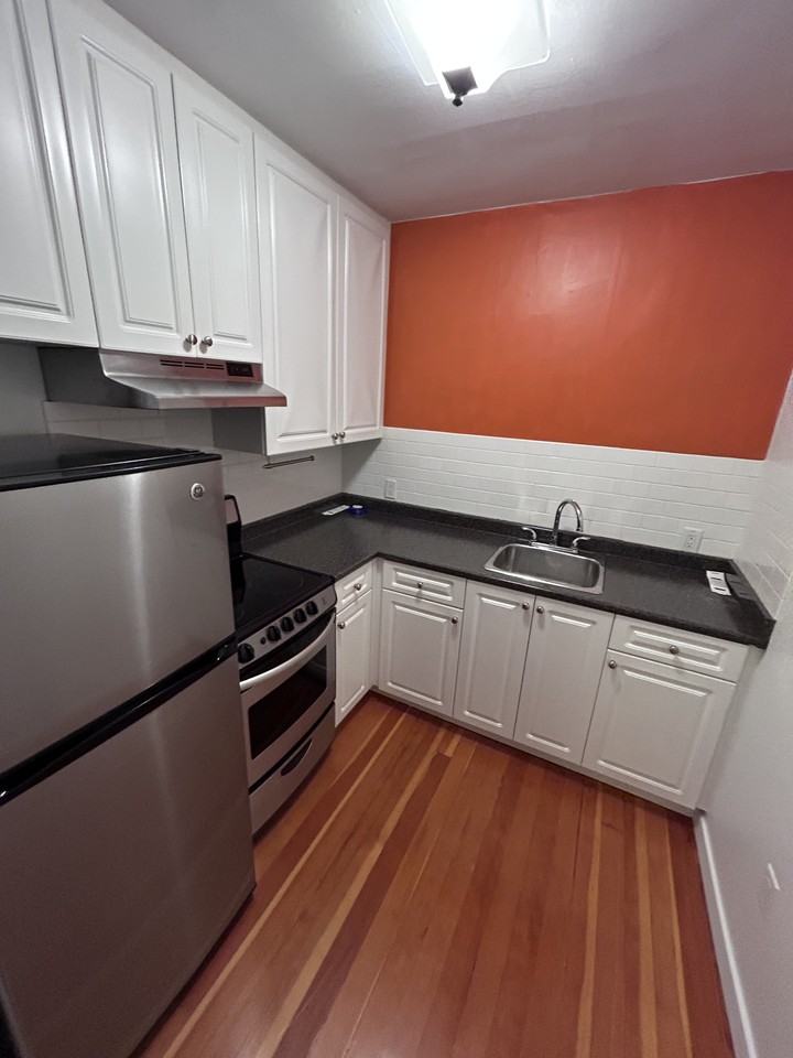 Lyndale Apartments - Photo 3 of 8