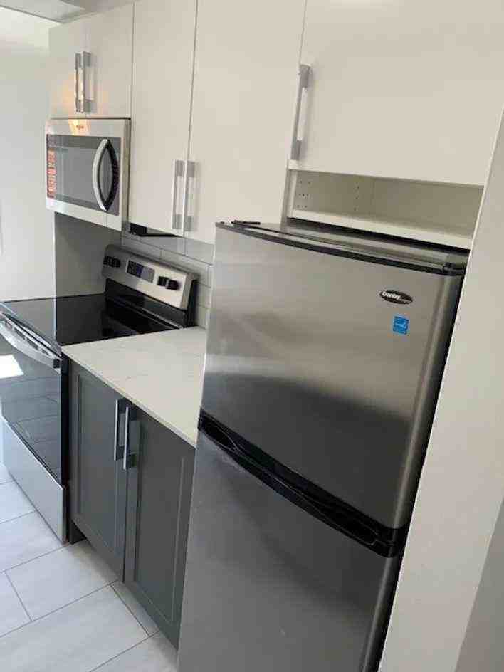989 West 20th Avenue - Photo 3 of 6