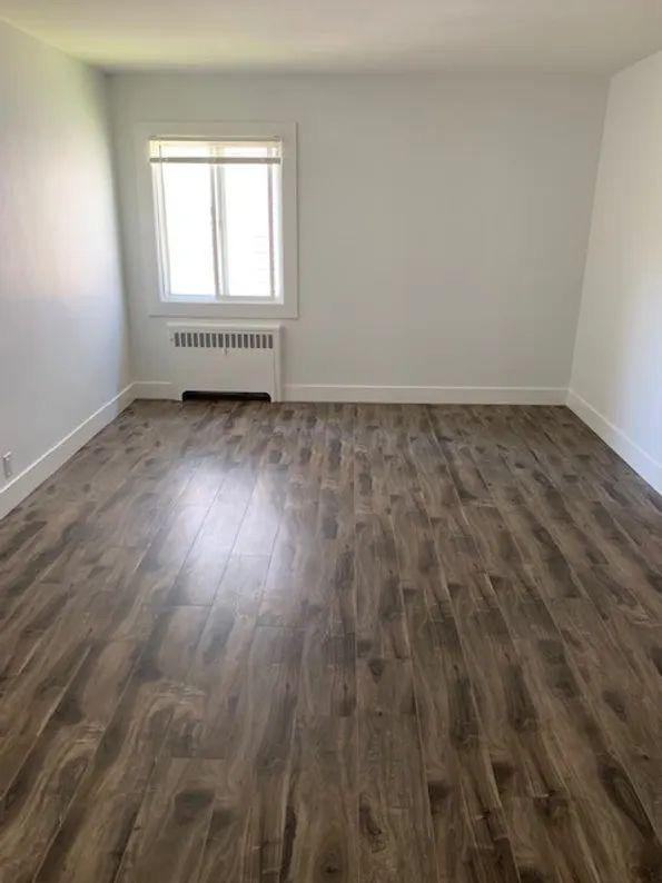 989 West 20th Avenue - Photo 5 of 6