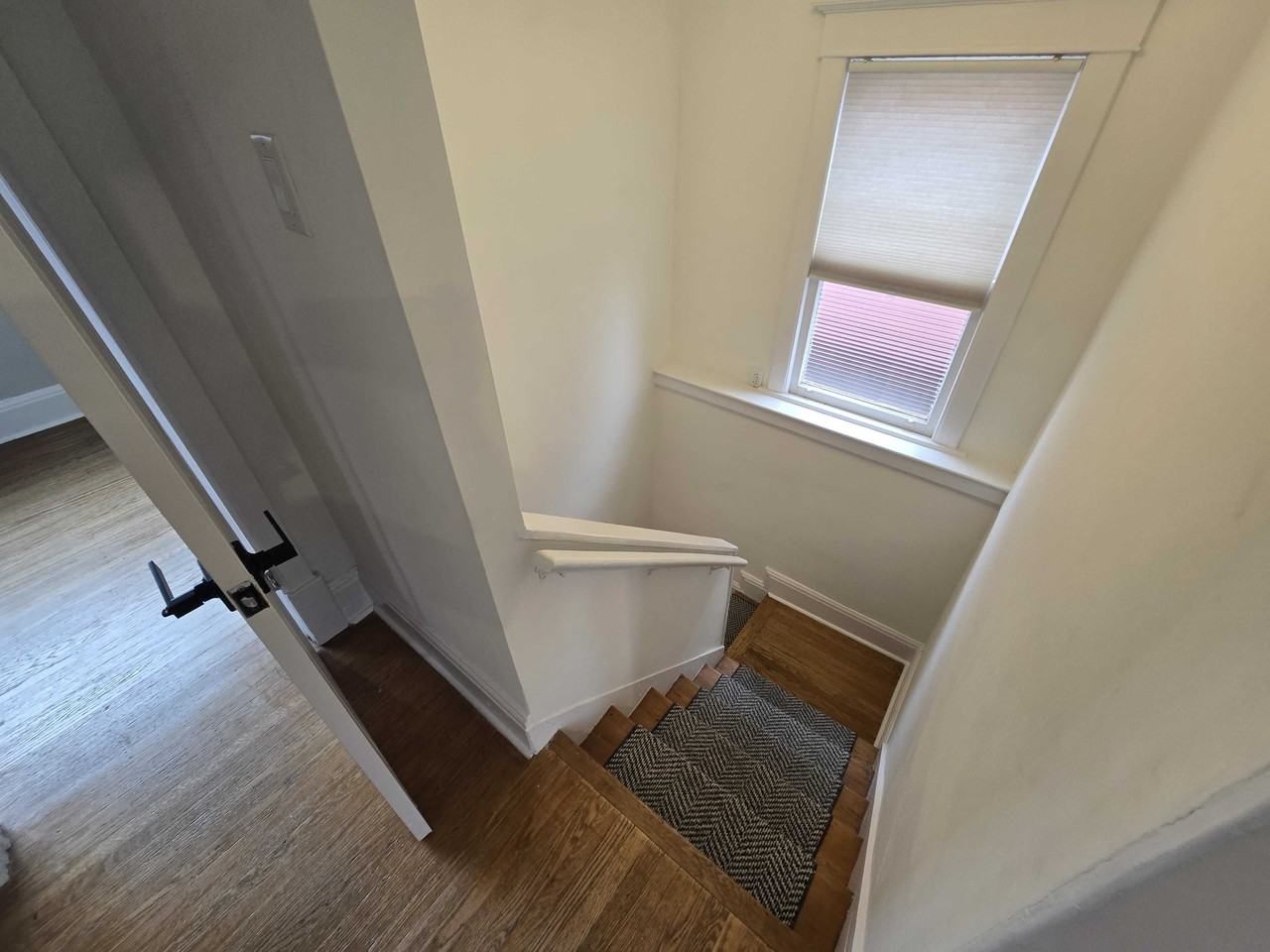 1047 Main Street East, Hamilton, Ontario, Canada, L8M 1N5 - Photo 6 of 27